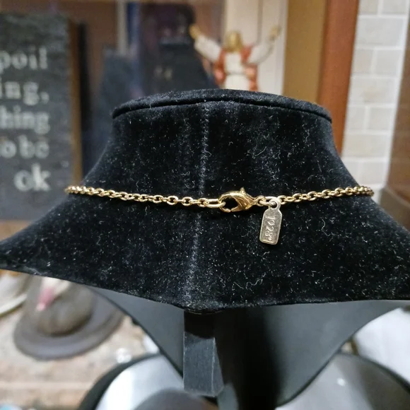 Vtg. 1928 Women's 18" Gold Tone Faux Pearl w/Porcelain Rose Necklace. - Picture 5 of 6